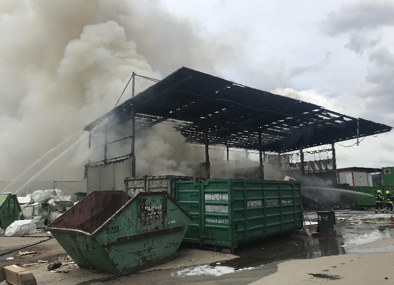 Großbrand Entsorgungsbetrieb (Bild 7)